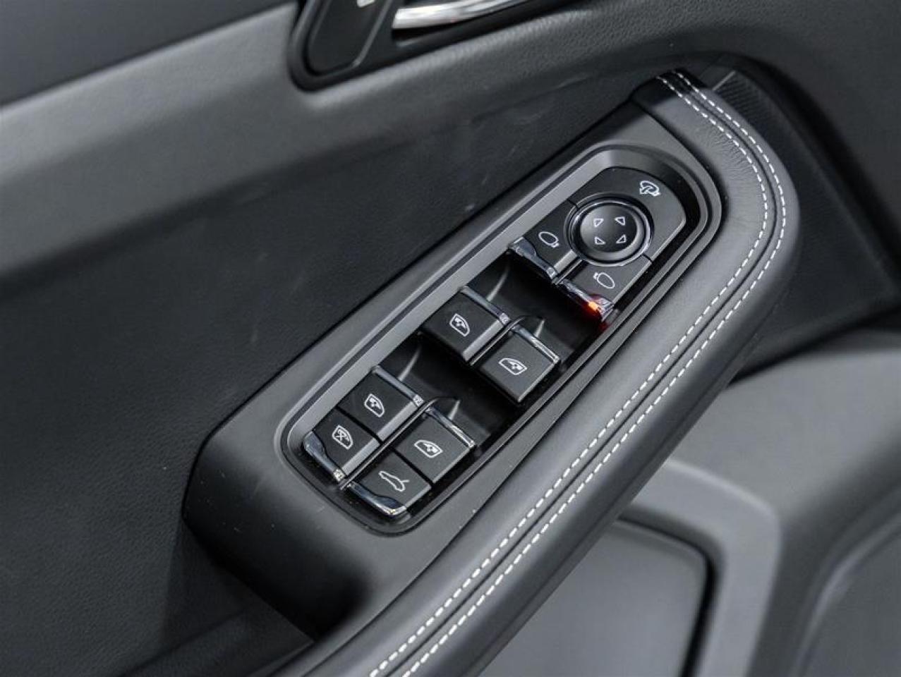 2025 Porsche Macan  Photo