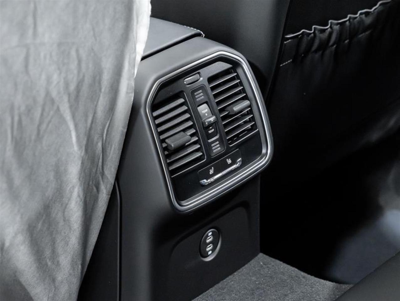 2025 Porsche Macan  Photo