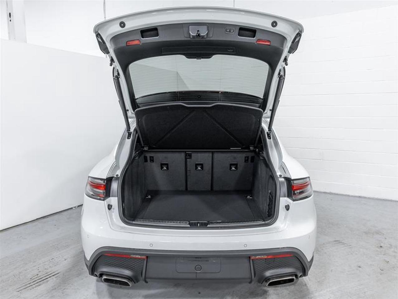 2025 Porsche Macan  Photo