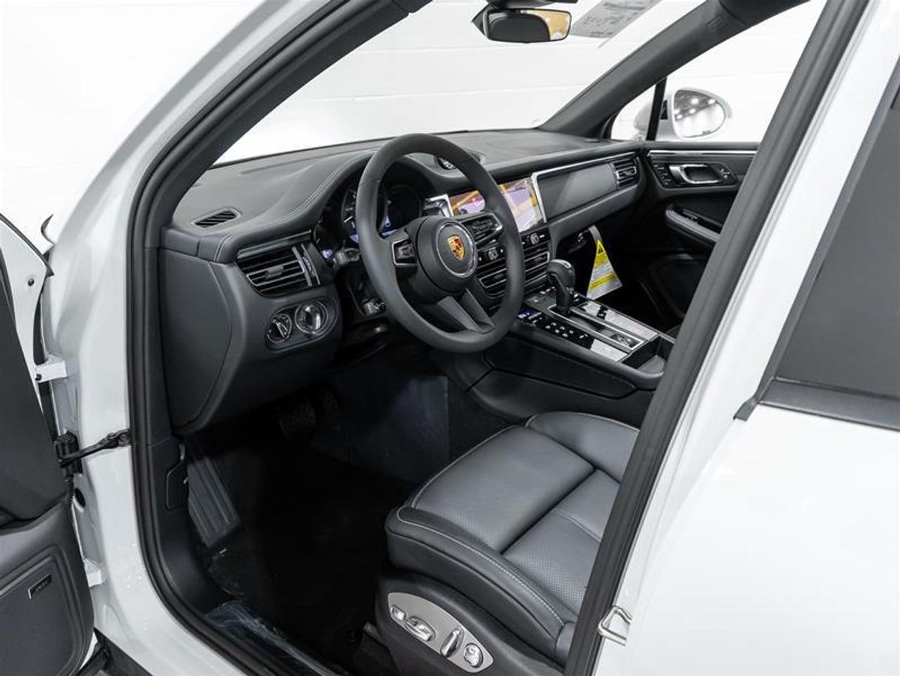 2025 Porsche Macan  Photo