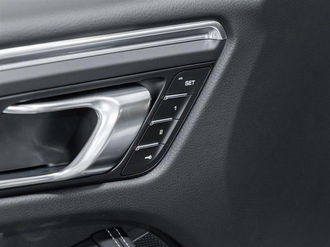2025 Porsche Macan  Photo