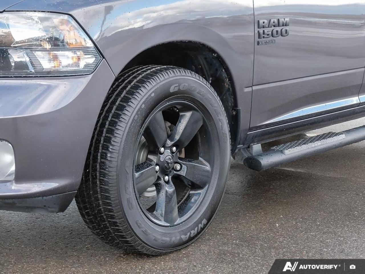 2023 RAM 1500 Classic EXPRESS 4X4 CREW CAB 5'7" BOX Photo