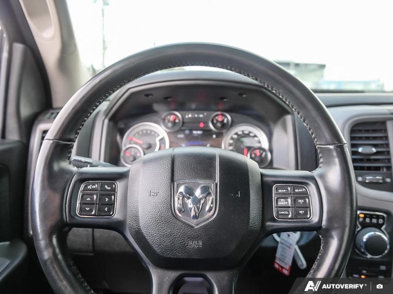 2023 RAM 1500 Classic EXPRESS 4X4 CREW CAB 5'7" BOX Photo