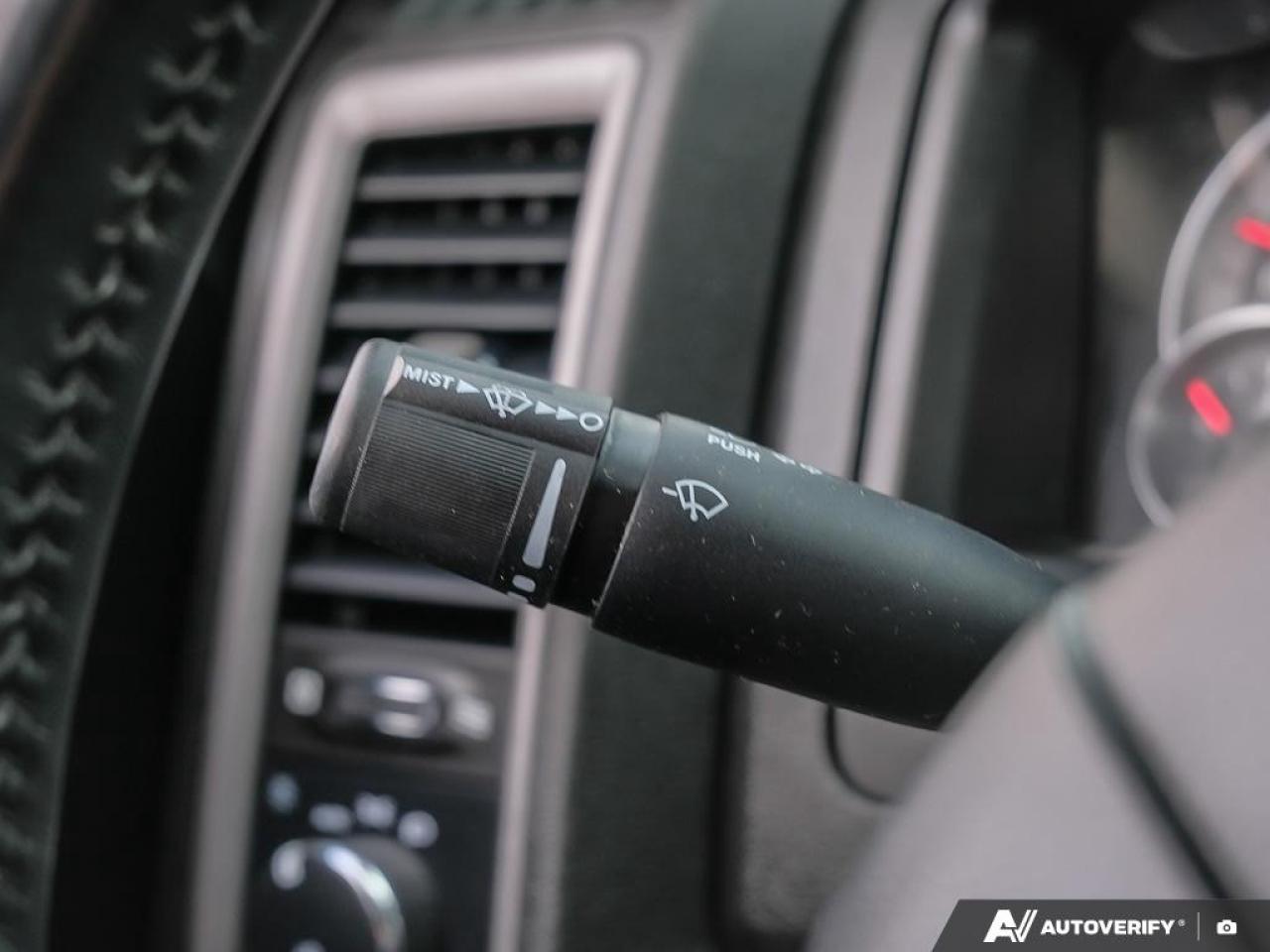 2023 RAM 1500 Classic EXPRESS 4X4 CREW CAB 5'7" BOX Photo