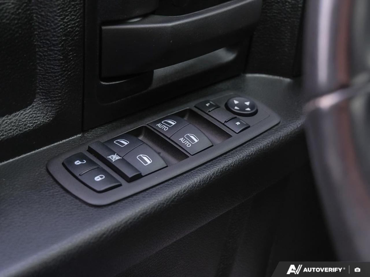 2023 RAM 1500 Classic EXPRESS 4X4 CREW CAB 5'7" BOX Photo