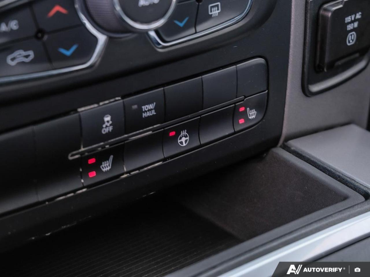 2023 RAM 1500 Classic EXPRESS 4X4 CREW CAB 5'7" BOX Photo