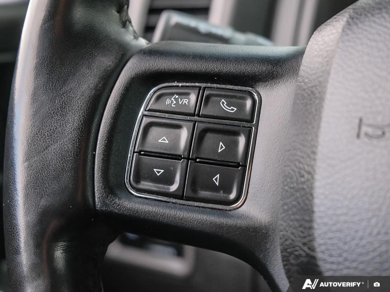 2023 RAM 1500 Classic EXPRESS 4X4 CREW CAB 5'7" BOX Photo