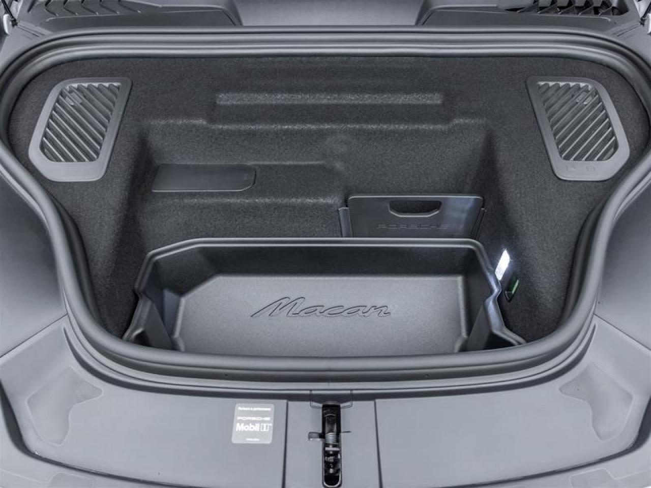 2025 Porsche Macan  Photo4