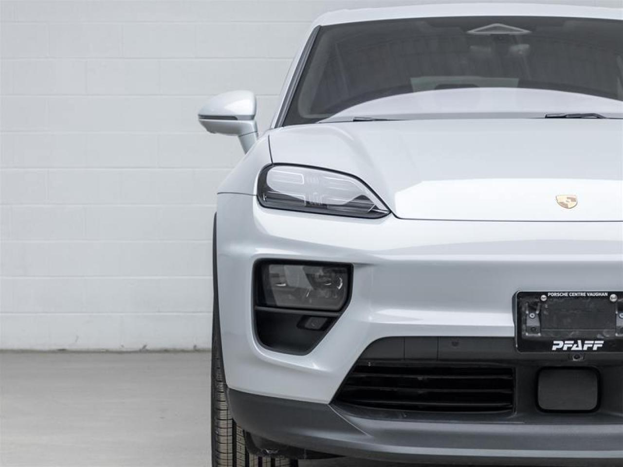 2025 Porsche Macan  Photo2