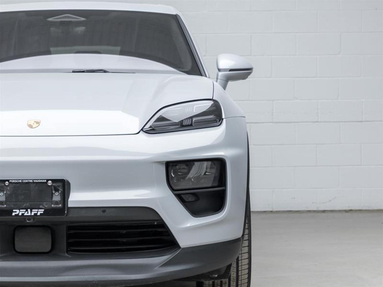 2025 Porsche Macan  Photo3