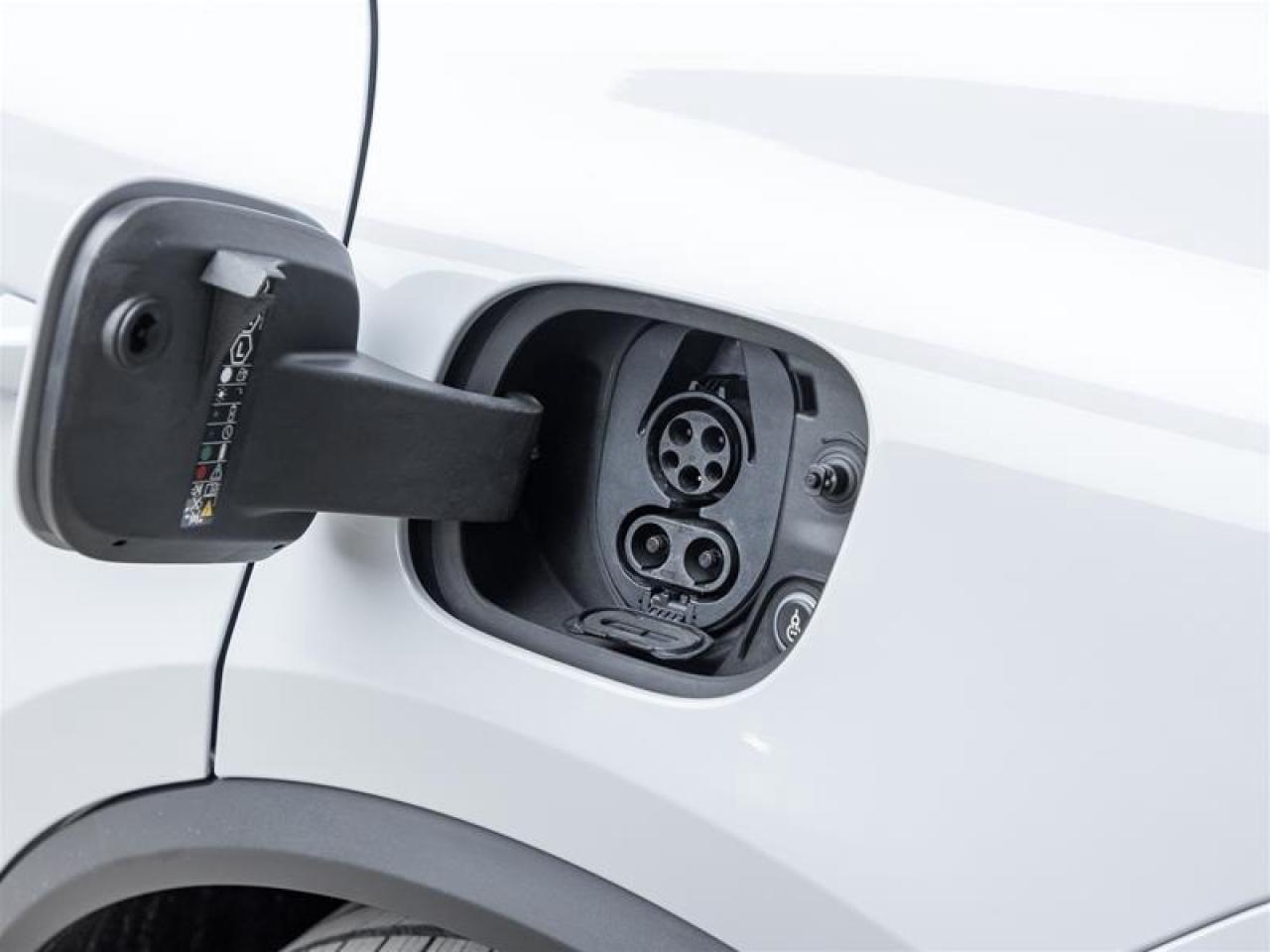 2025 Porsche Macan  Photo