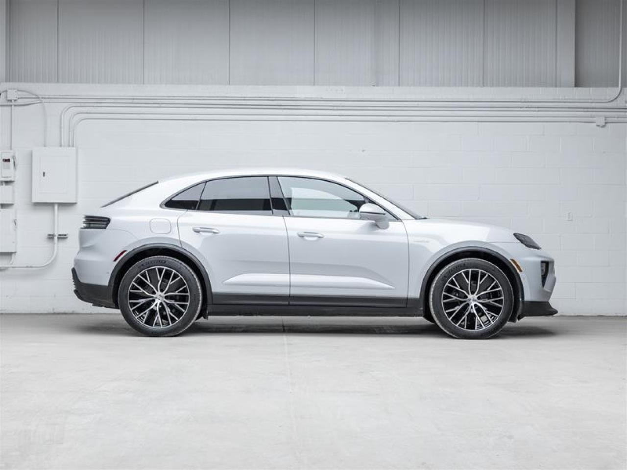 2025 Porsche Macan  Photo