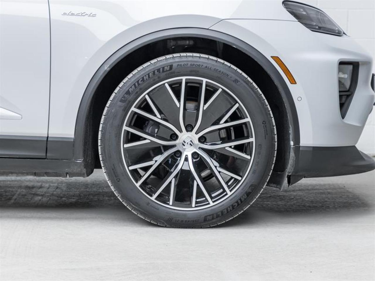 2025 Porsche Macan  Photo