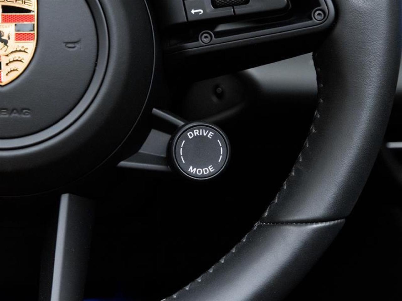 2025 Porsche Macan  Photo