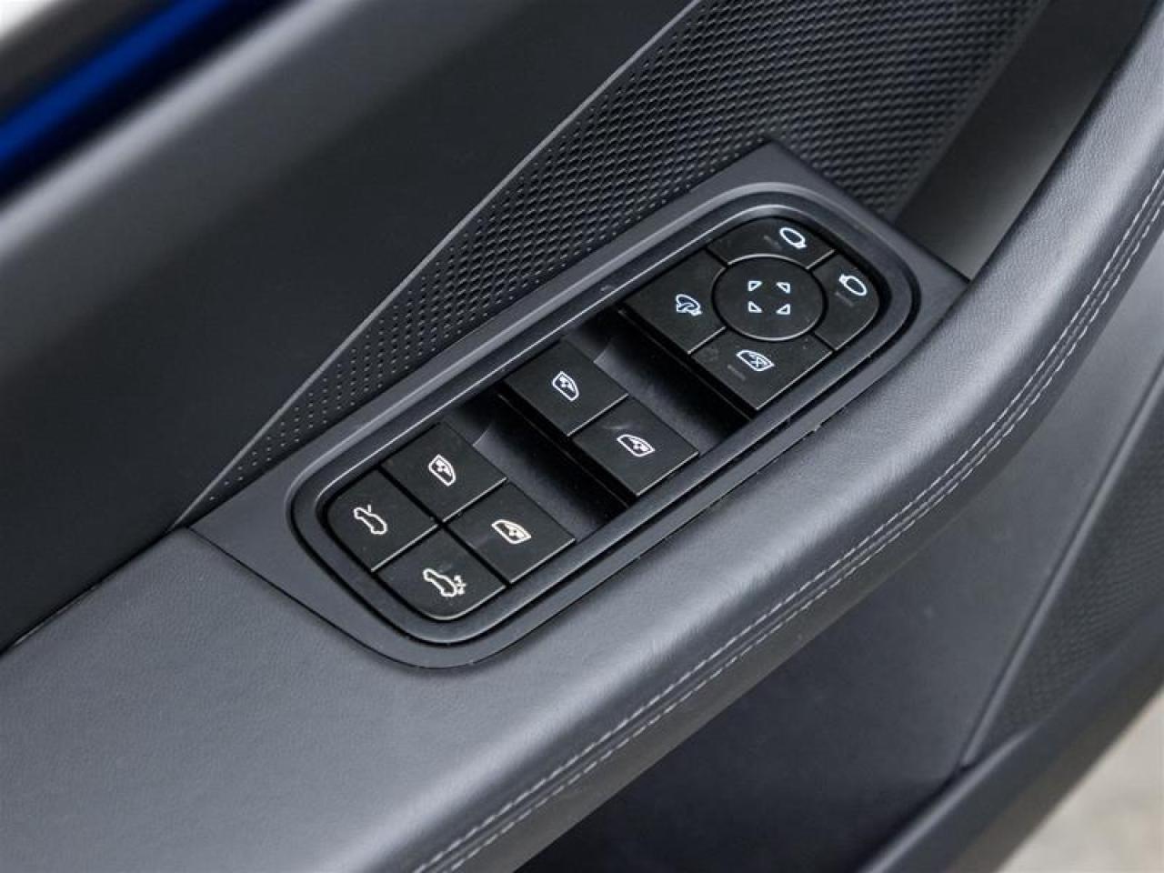 2025 Porsche Macan  Photo