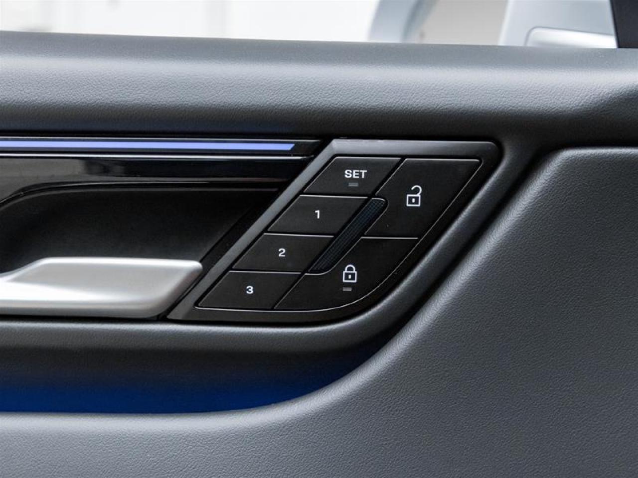 2025 Porsche Macan  Photo