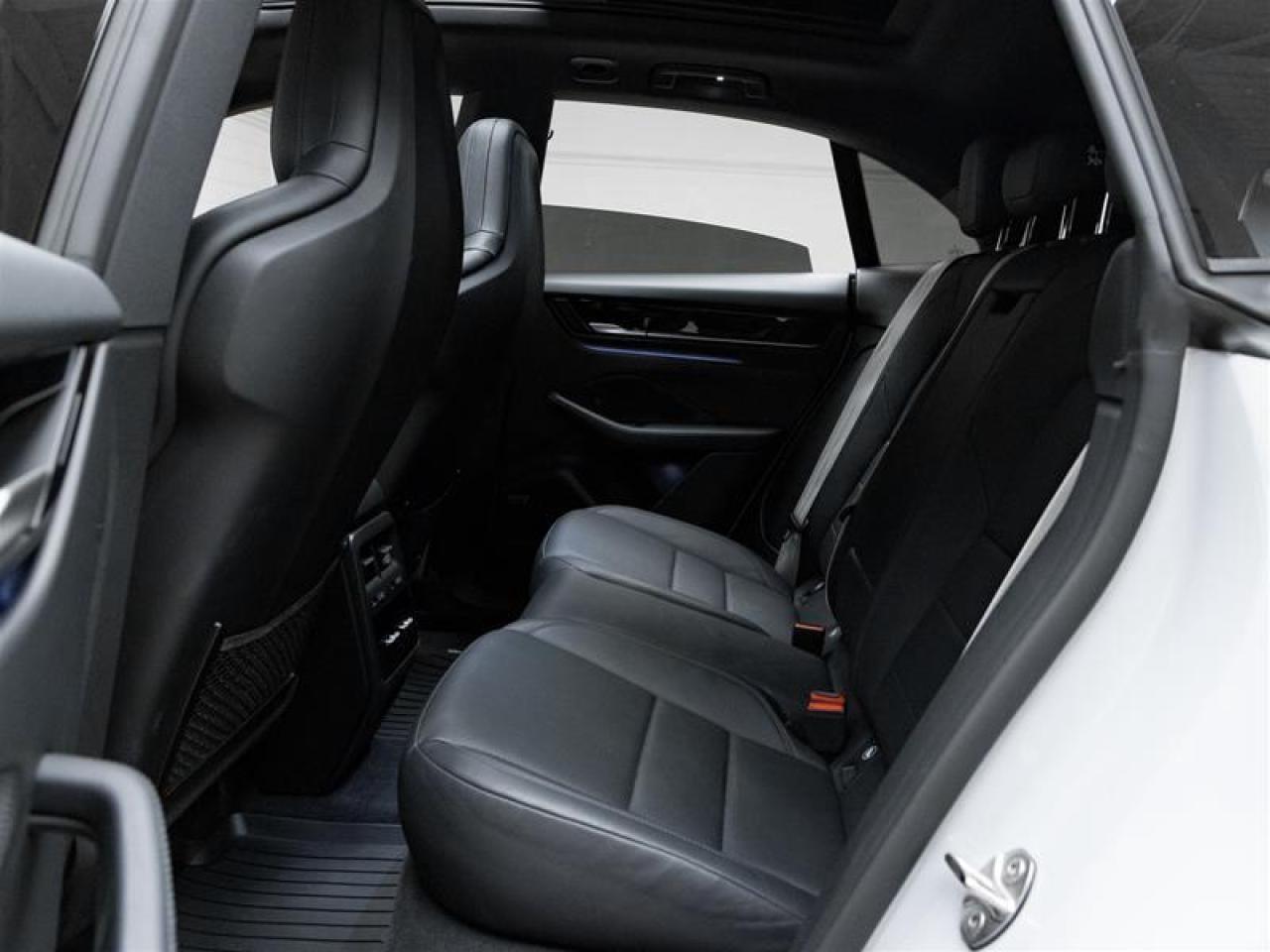 2025 Porsche Macan  Photo