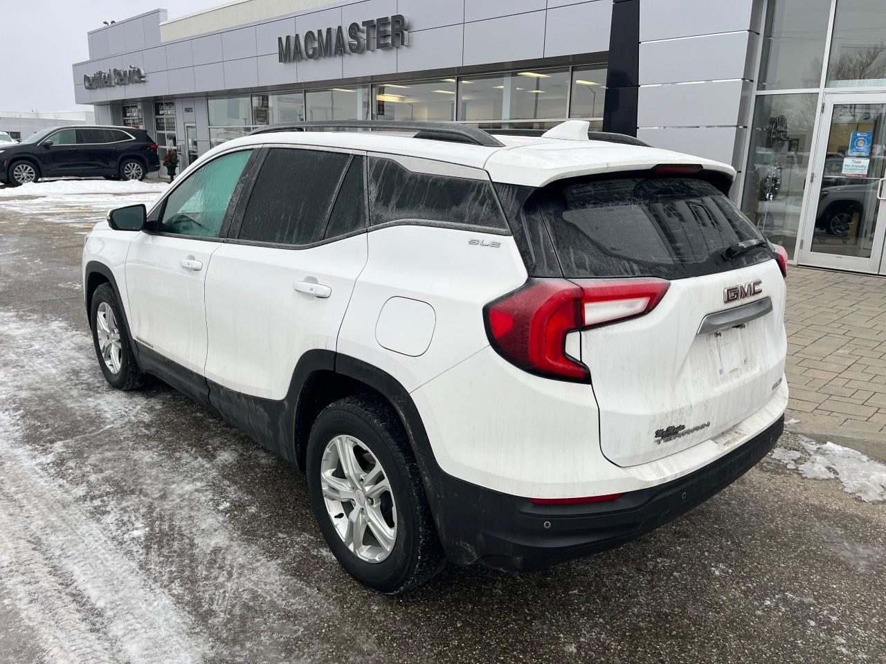 2022 GMC Terrain AWD SLE Photo4