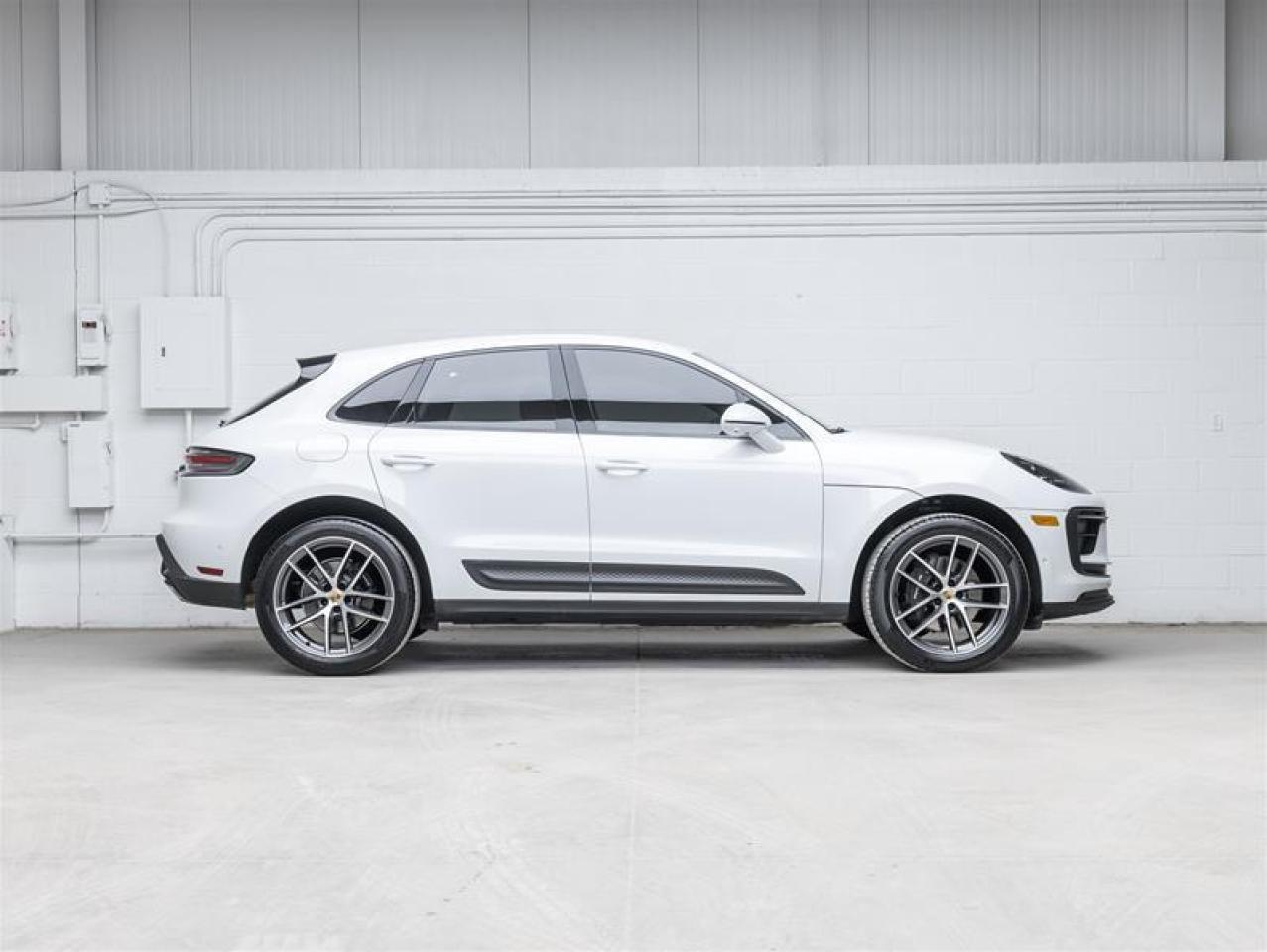 2023 Porsche Macan  Photo