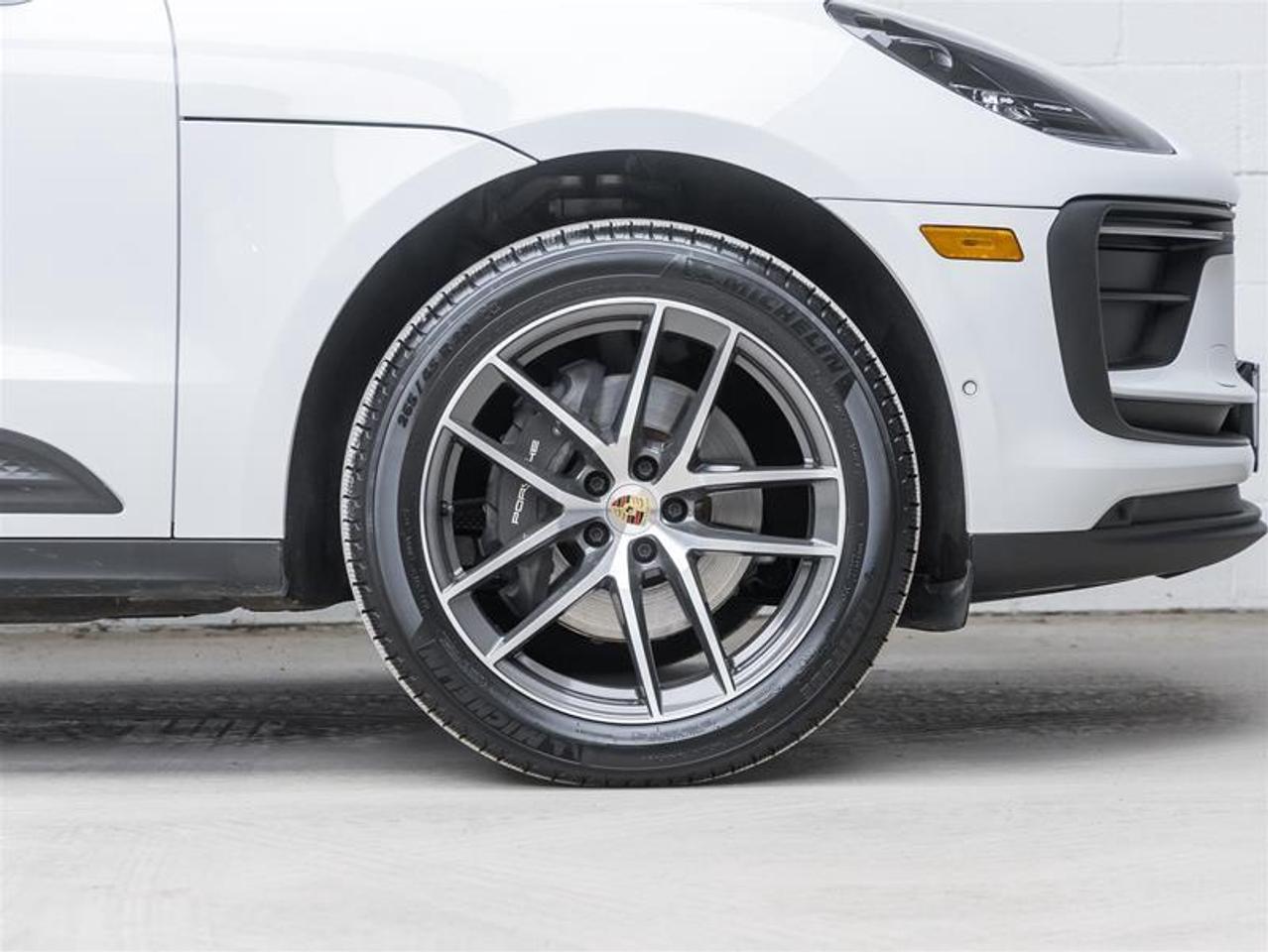 2023 Porsche Macan  Photo