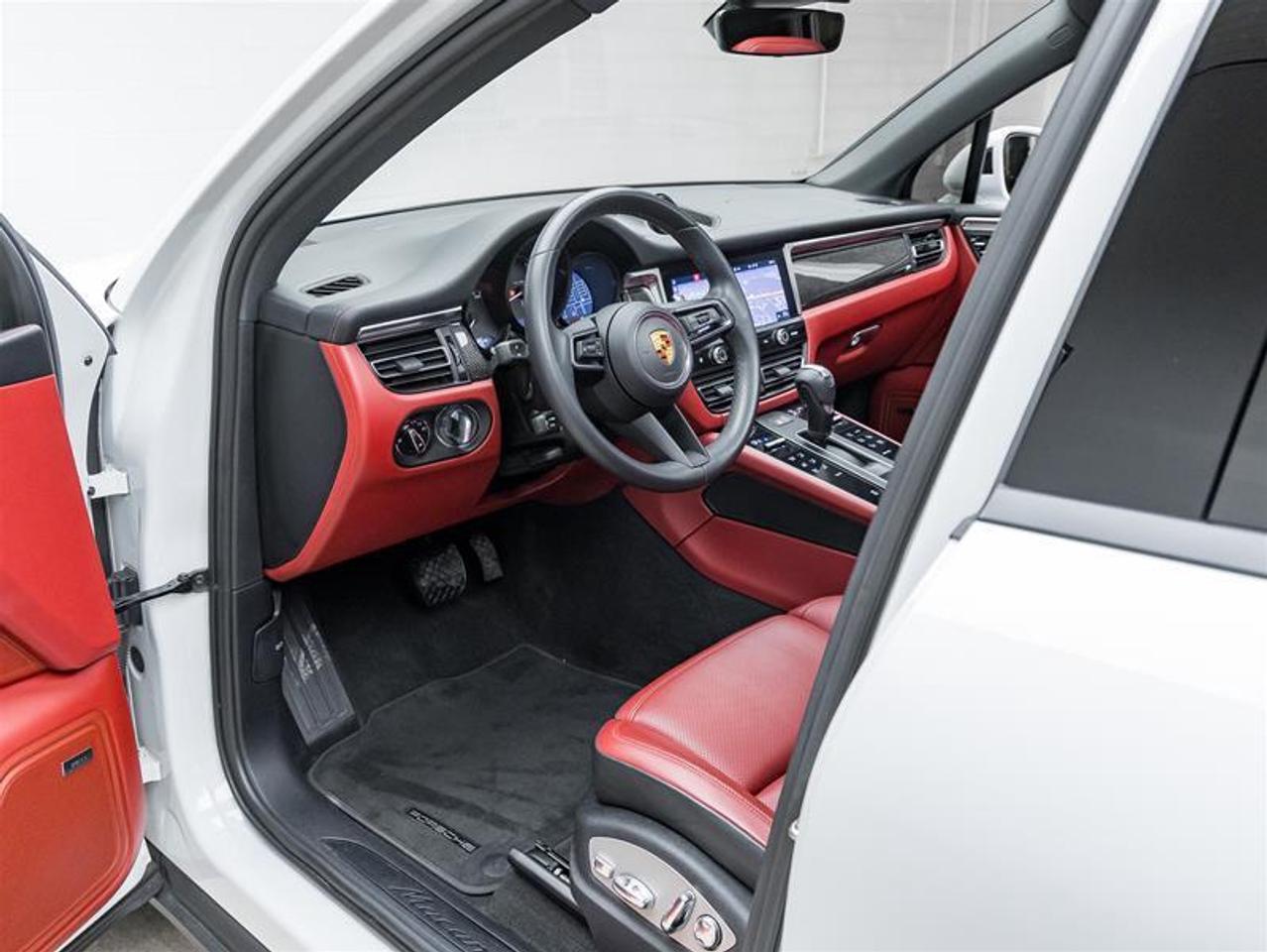 2023 Porsche Macan  Photo