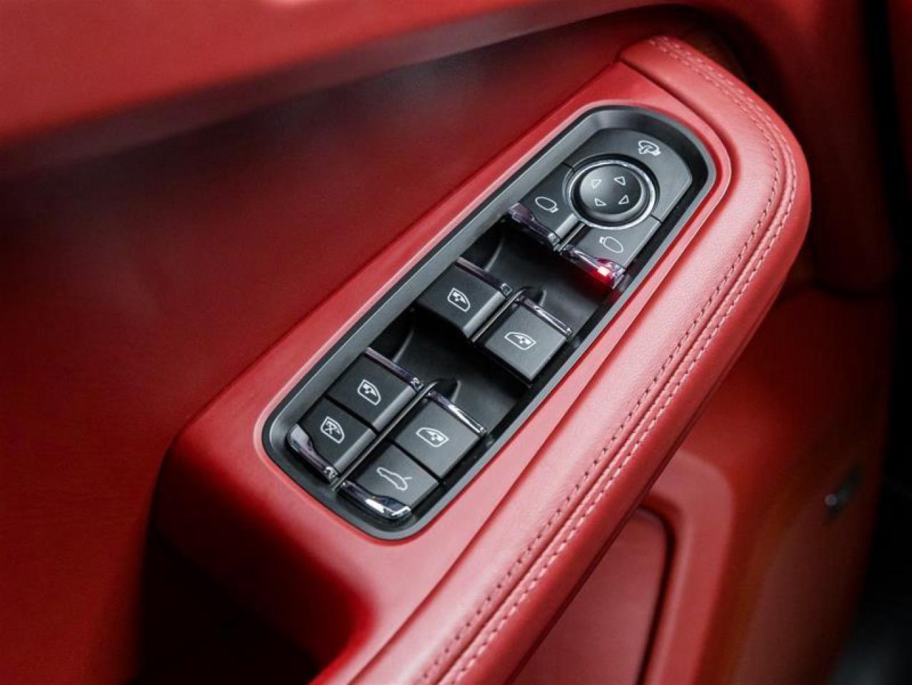 2023 Porsche Macan  Photo