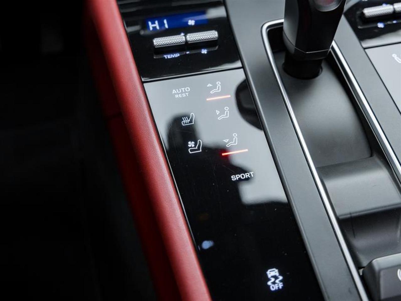 2023 Porsche Macan  Photo