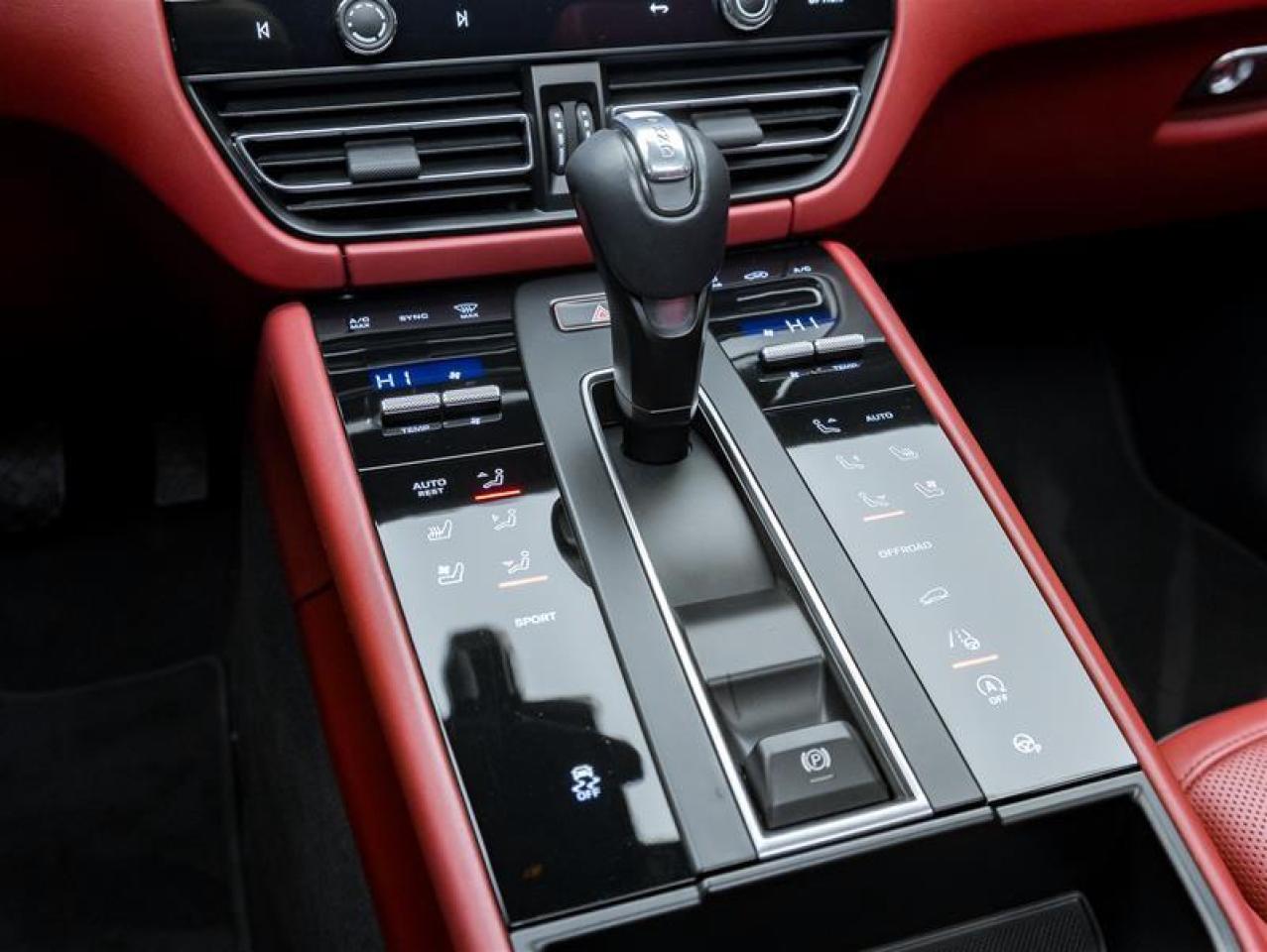 2023 Porsche Macan  Photo