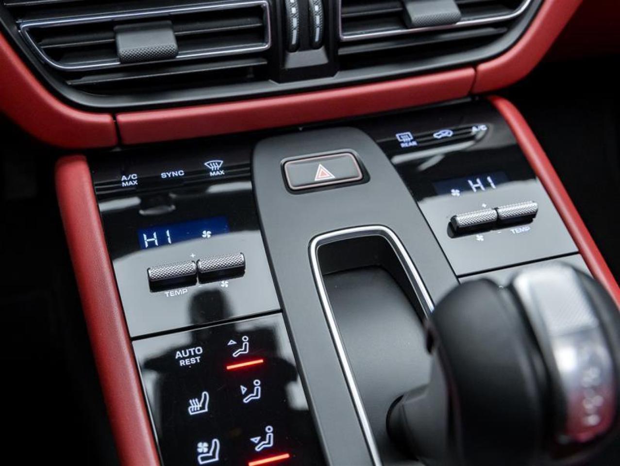 2023 Porsche Macan  Photo