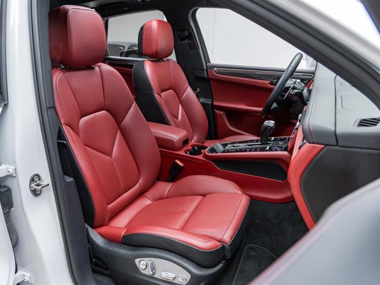 2023 Porsche Macan  Photo