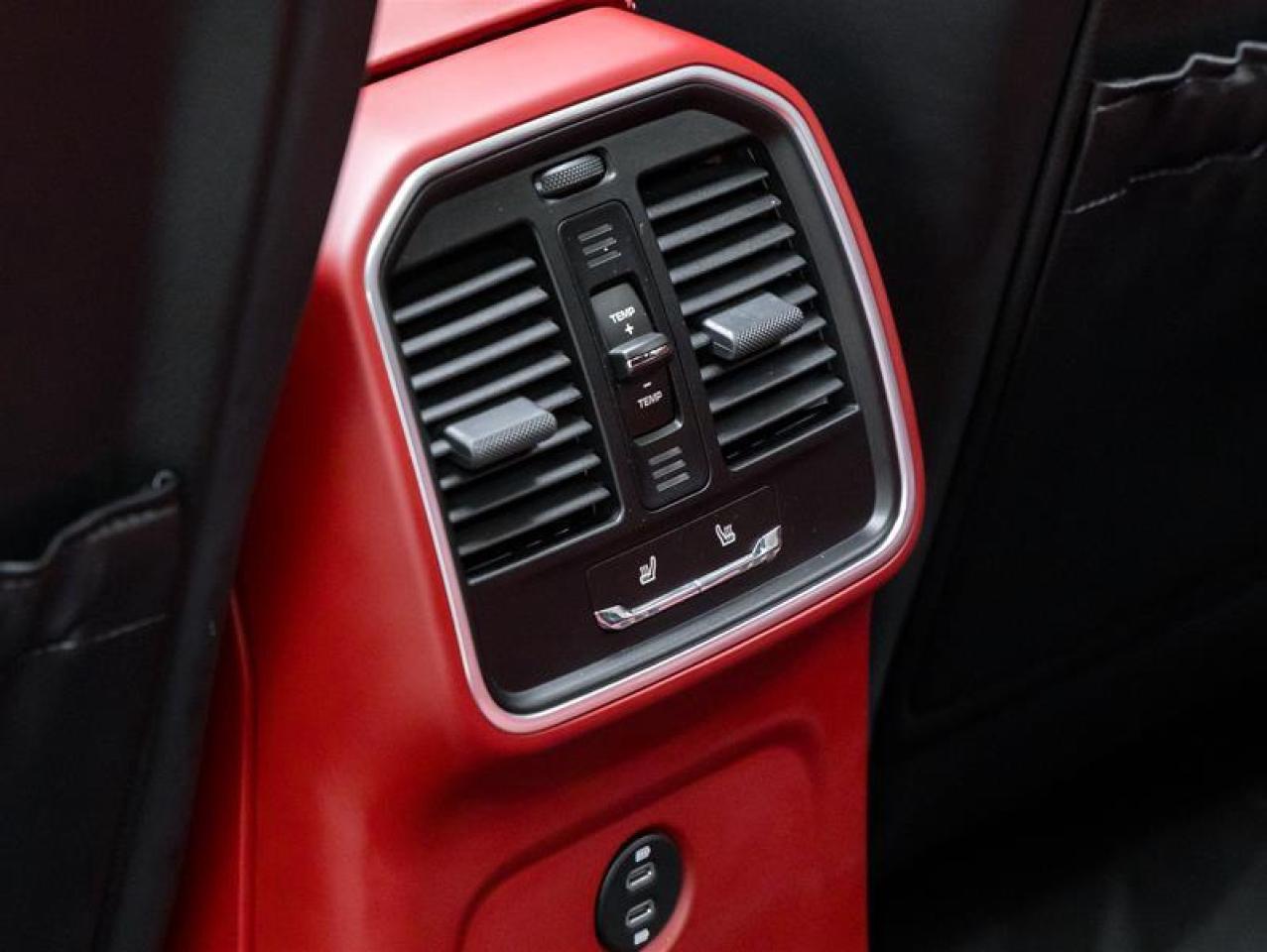 2023 Porsche Macan  Photo