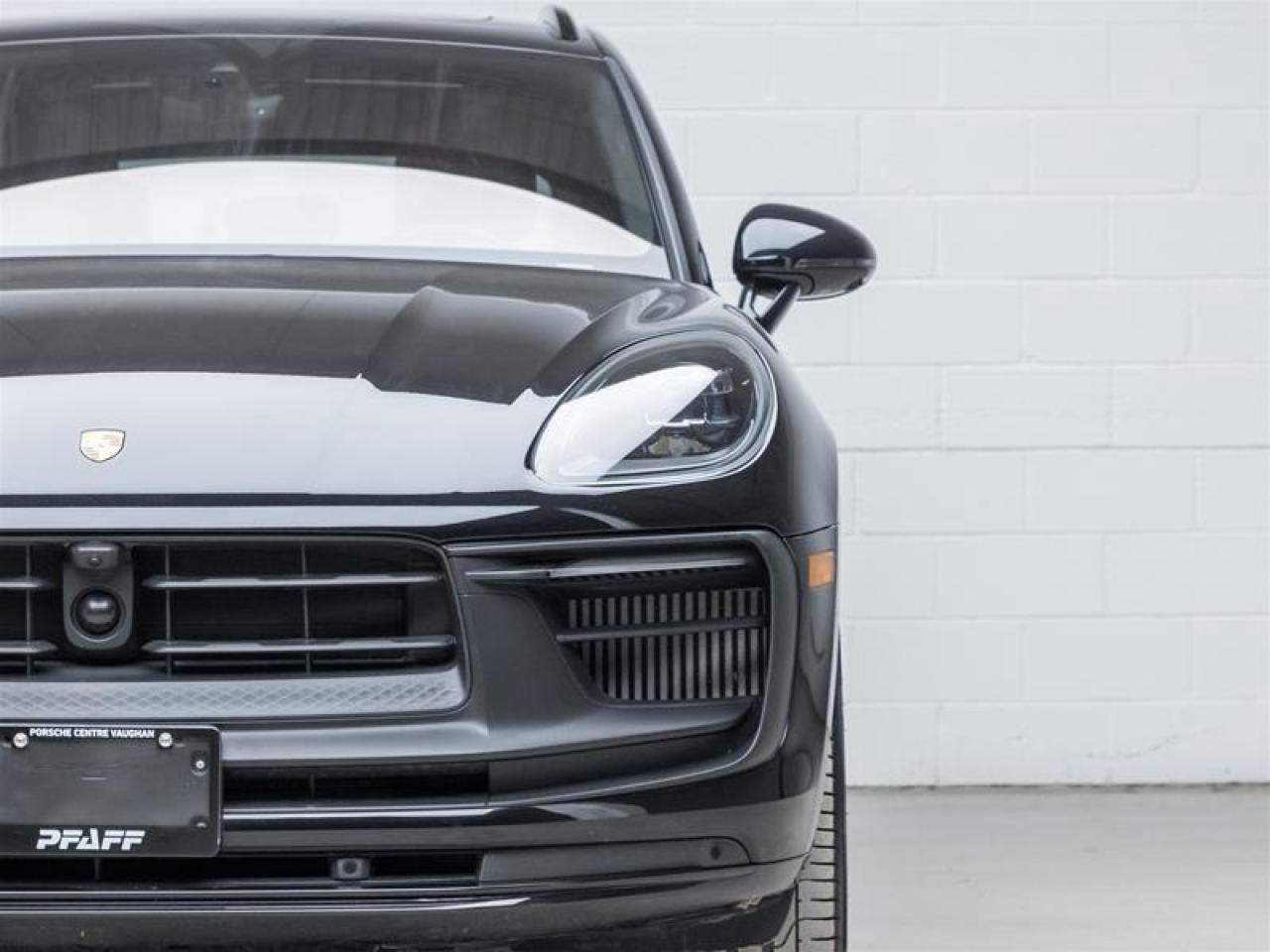 2024 Porsche Macan  Photo3