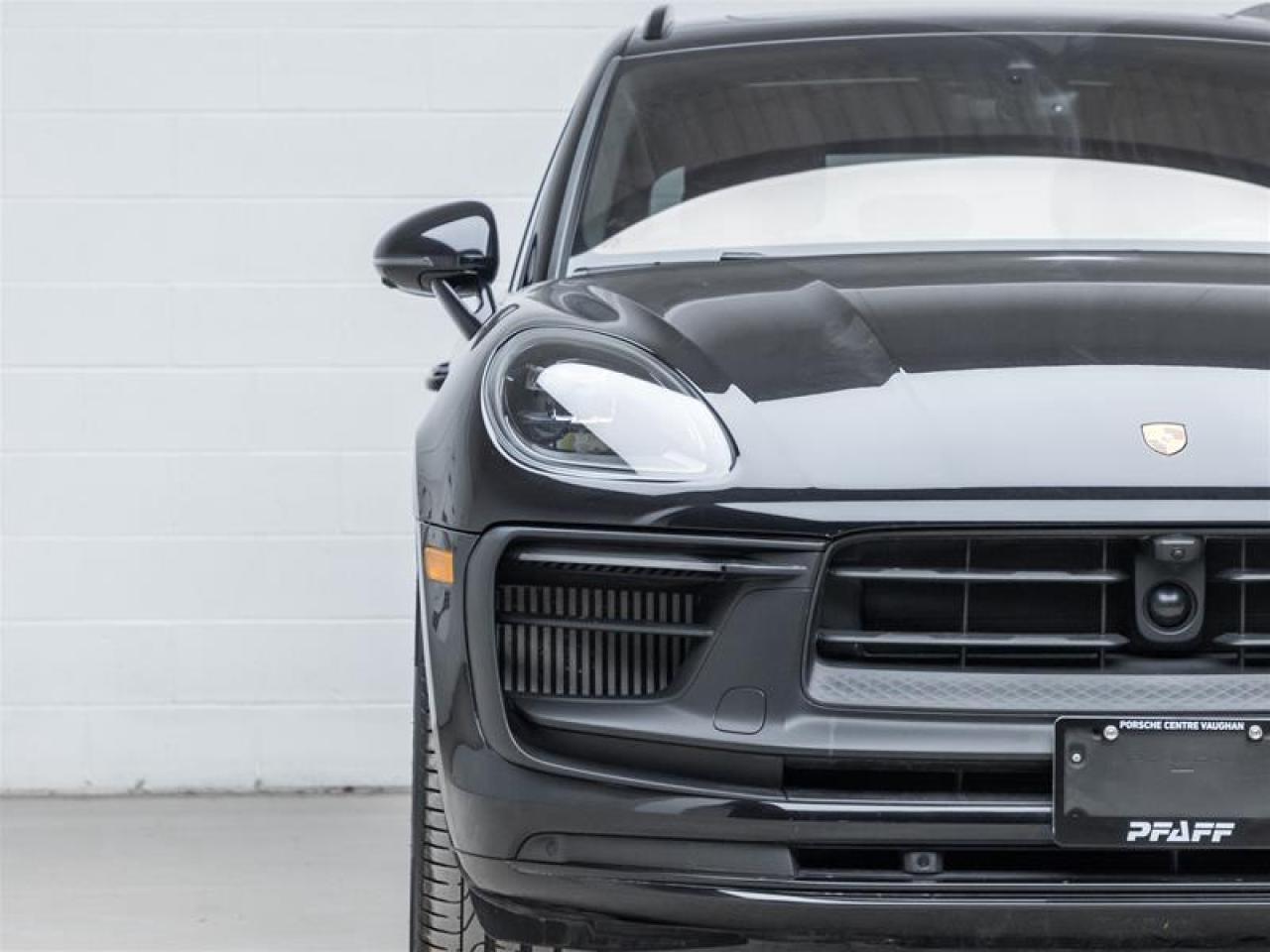 2024 Porsche Macan  Photo2