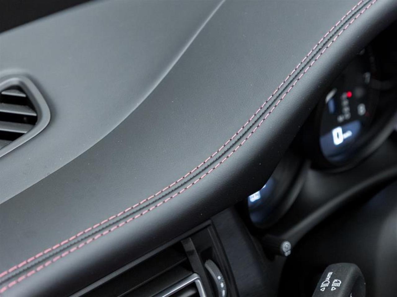 2024 Porsche Macan  Photo