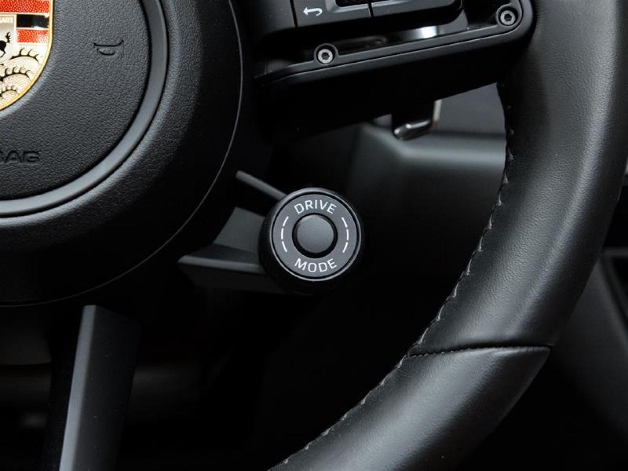 2024 Porsche Macan  Photo