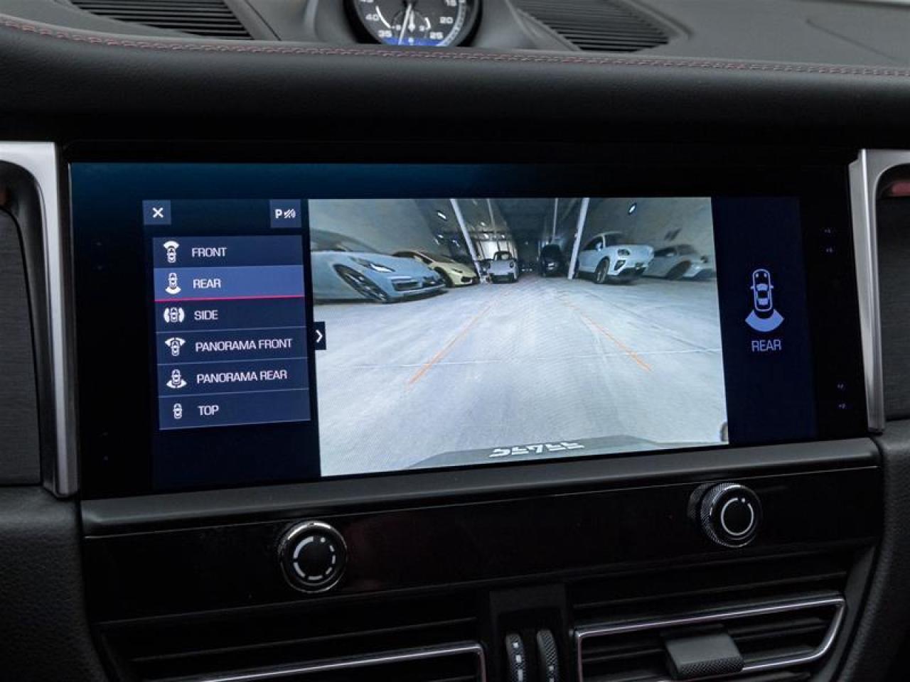 2024 Porsche Macan  Photo