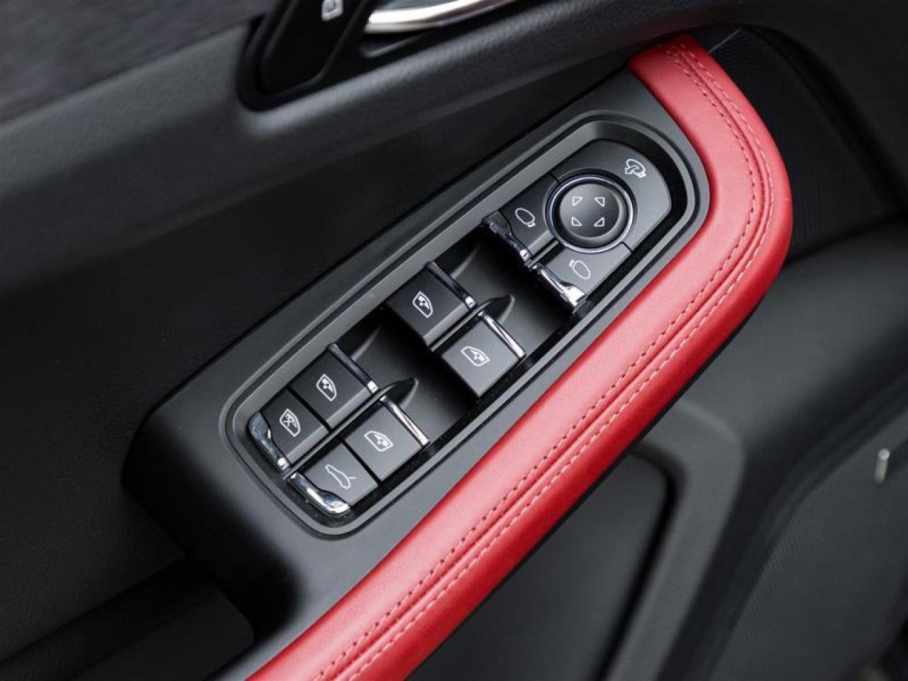 2024 Porsche Macan  Photo