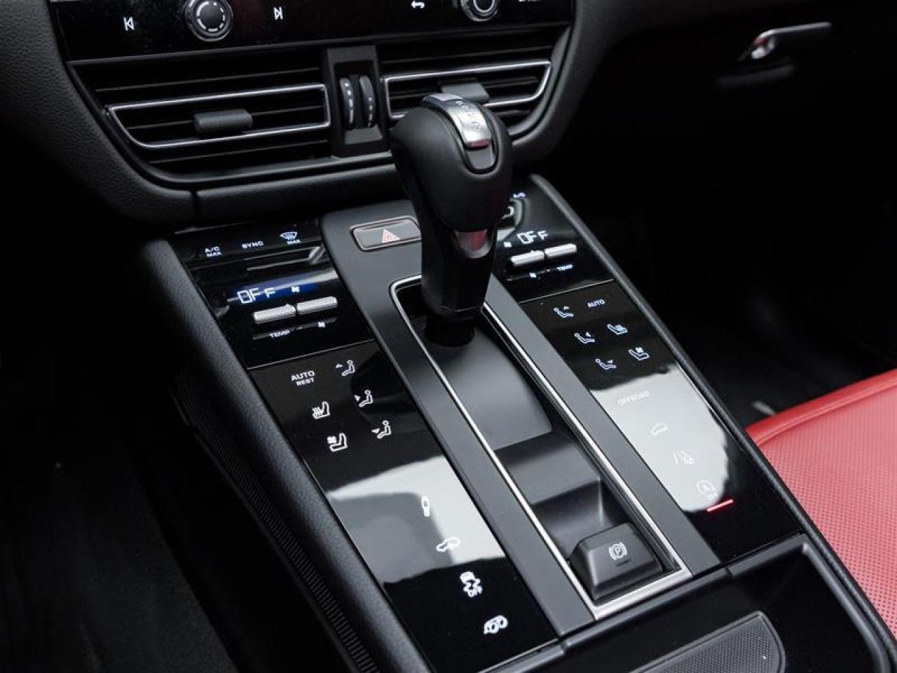 2024 Porsche Macan  Photo