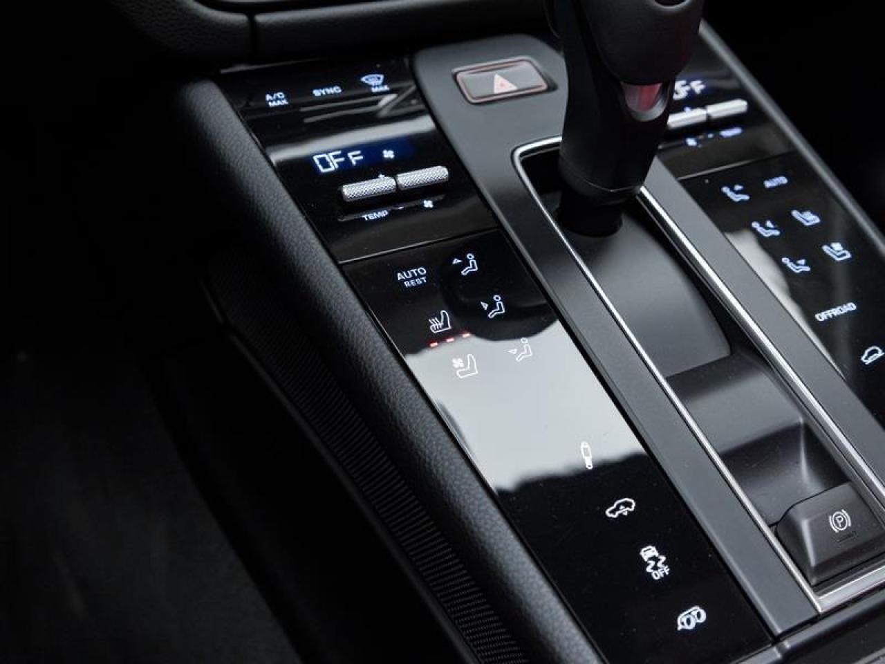 2024 Porsche Macan  Photo