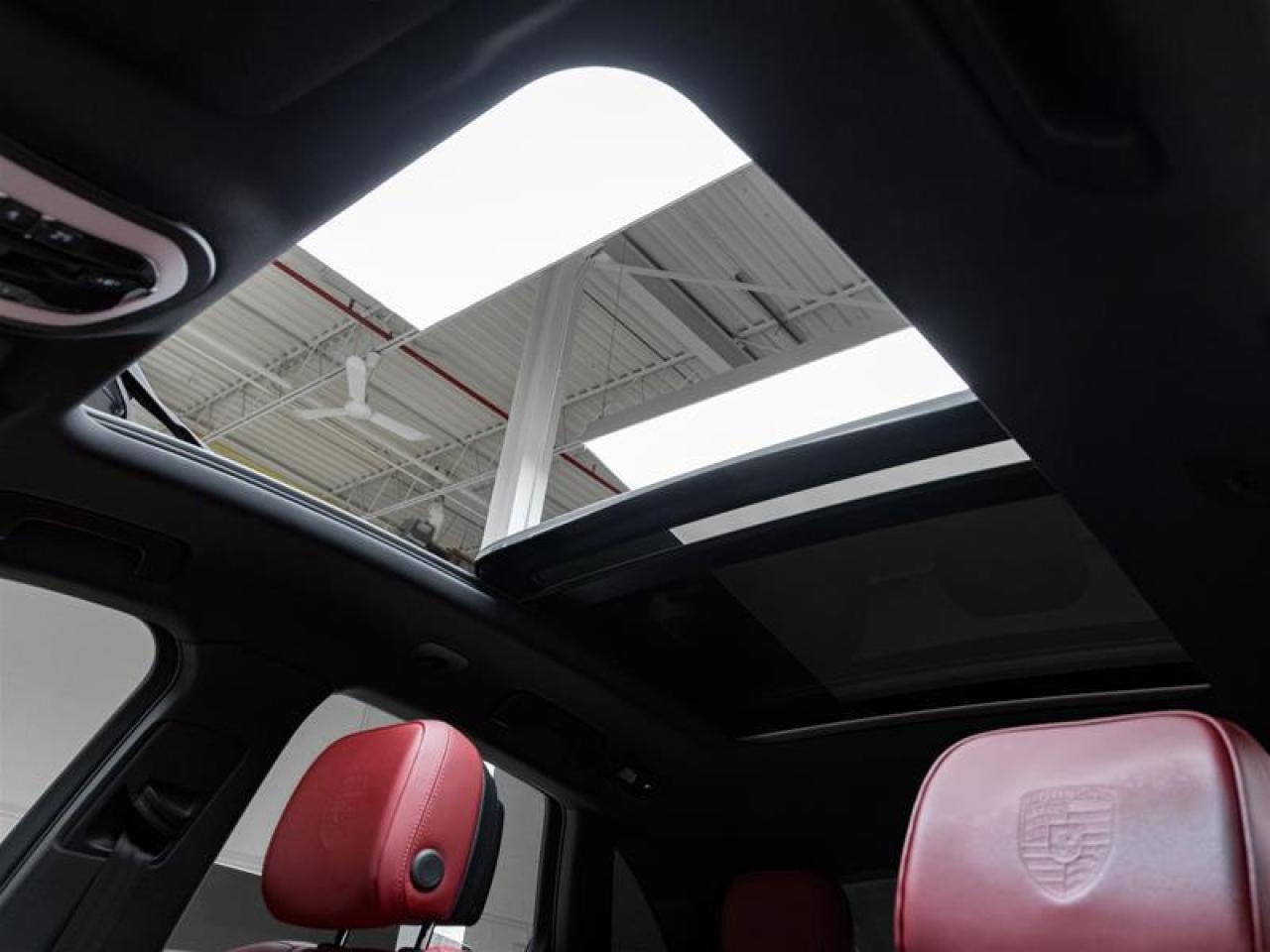 2024 Porsche Macan  Photo