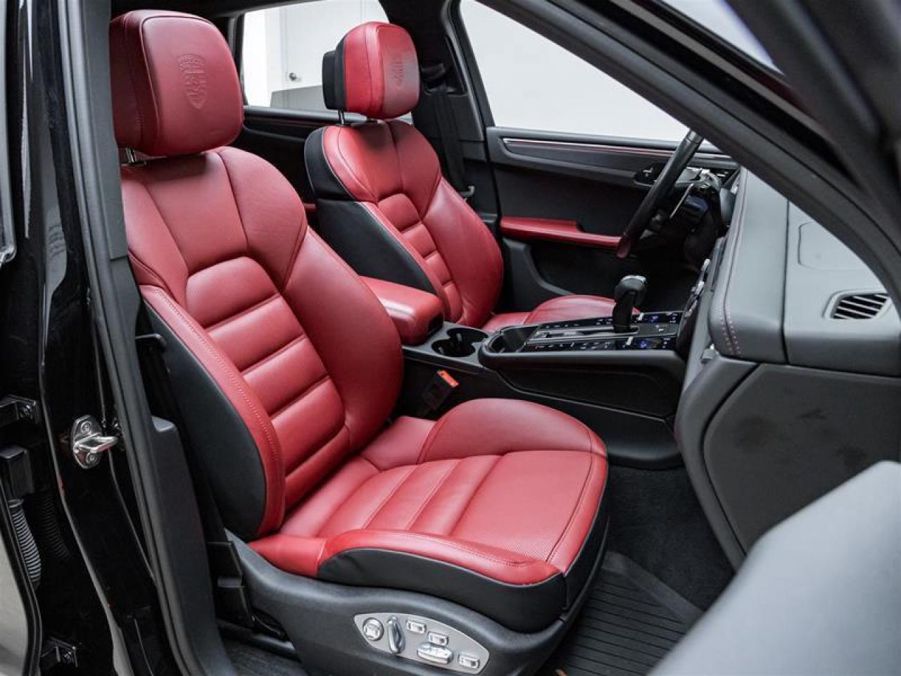 2024 Porsche Macan  Photo