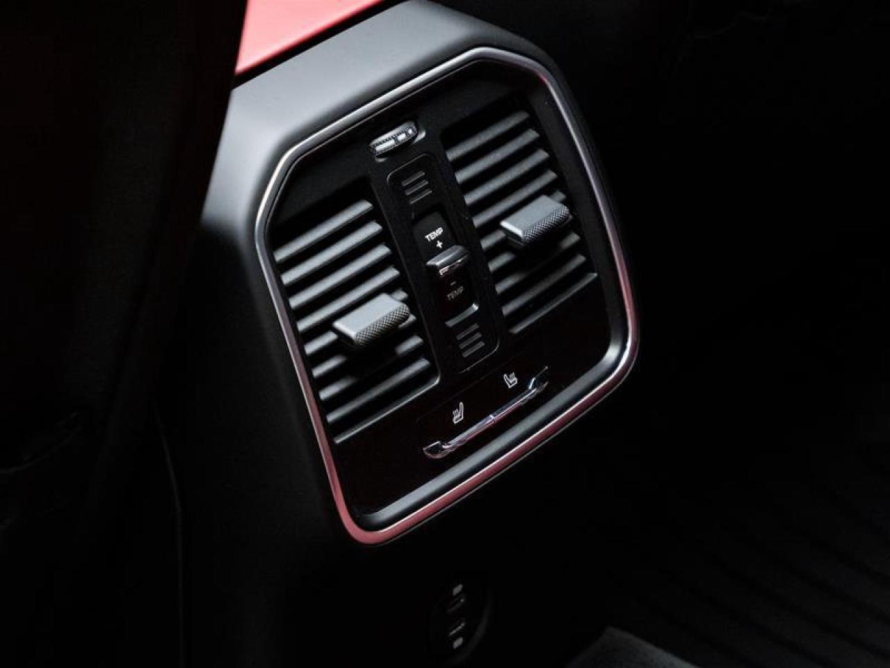 2024 Porsche Macan  Photo