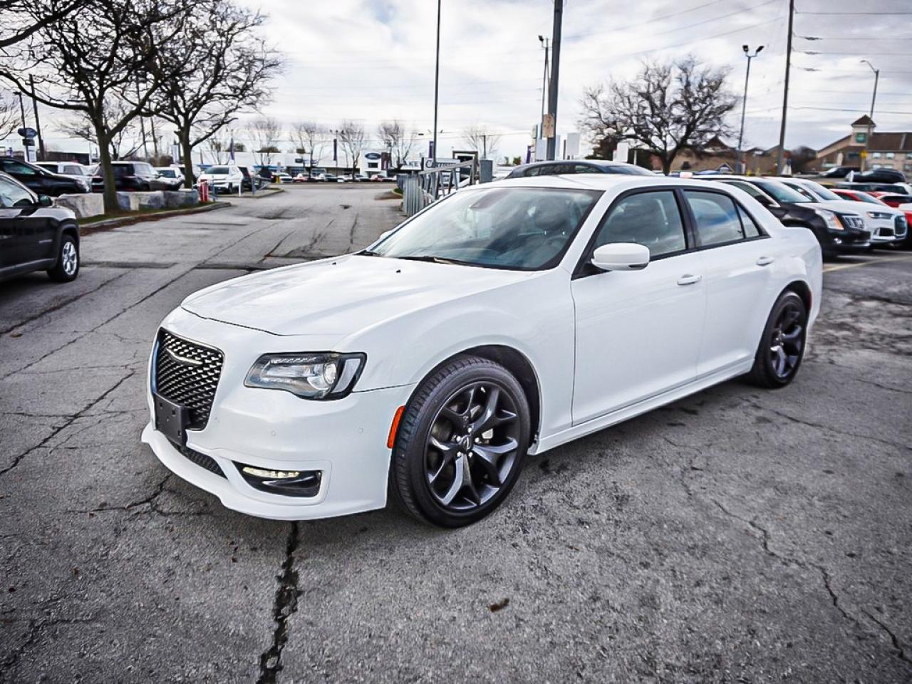 2023 Chrysler 300  Photo4