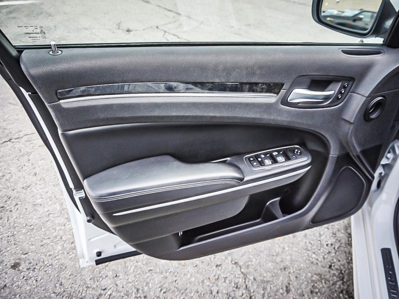 2023 Chrysler 300  Photo