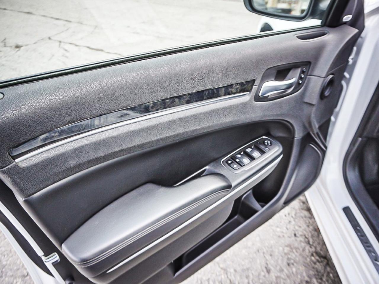 2023 Chrysler 300  Photo