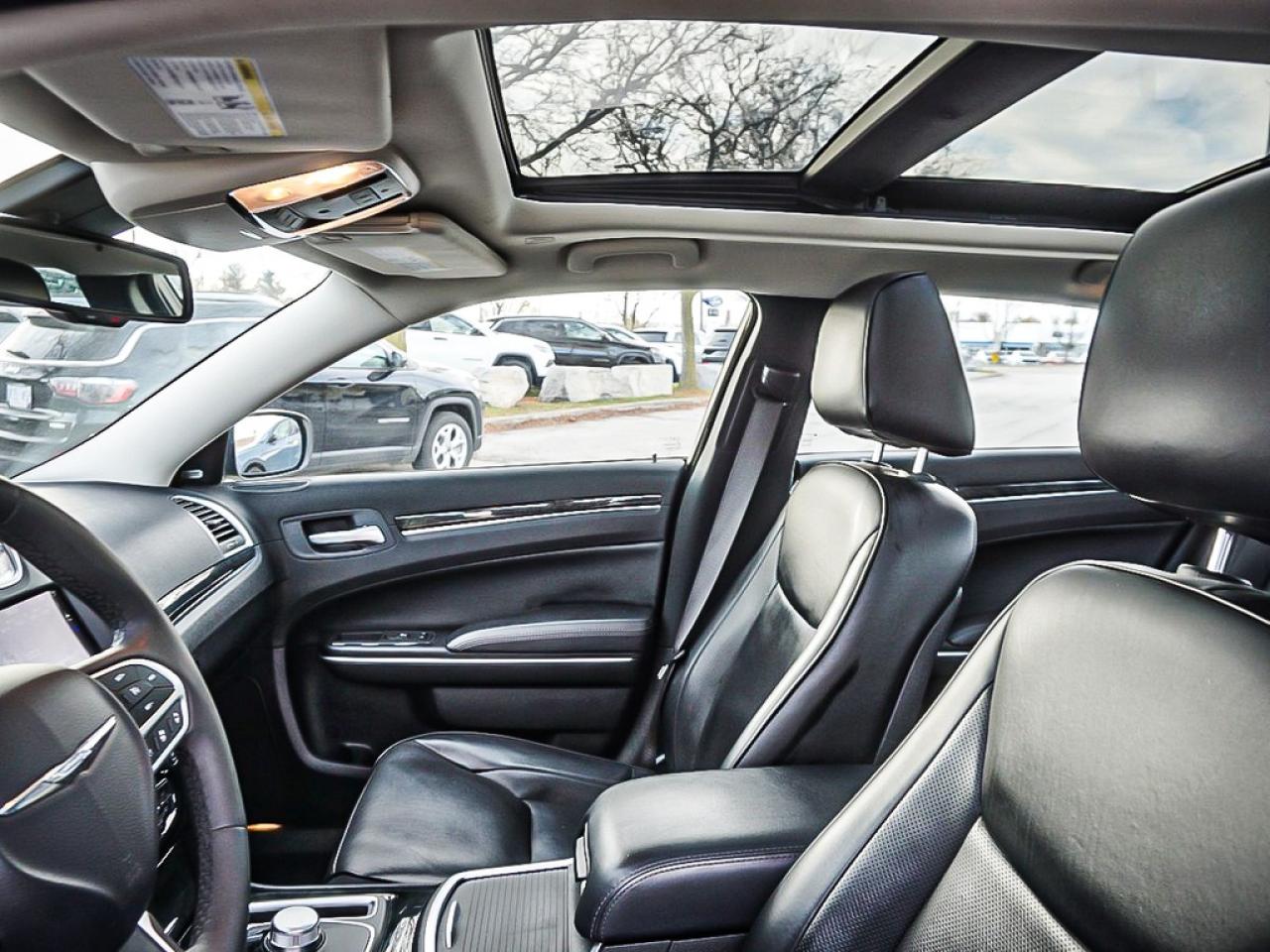 2023 Chrysler 300  Photo