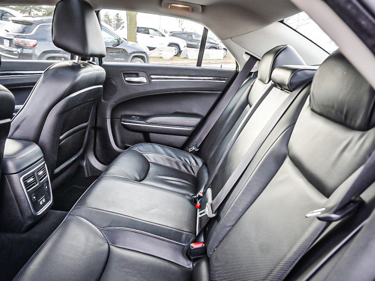 2023 Chrysler 300  Photo