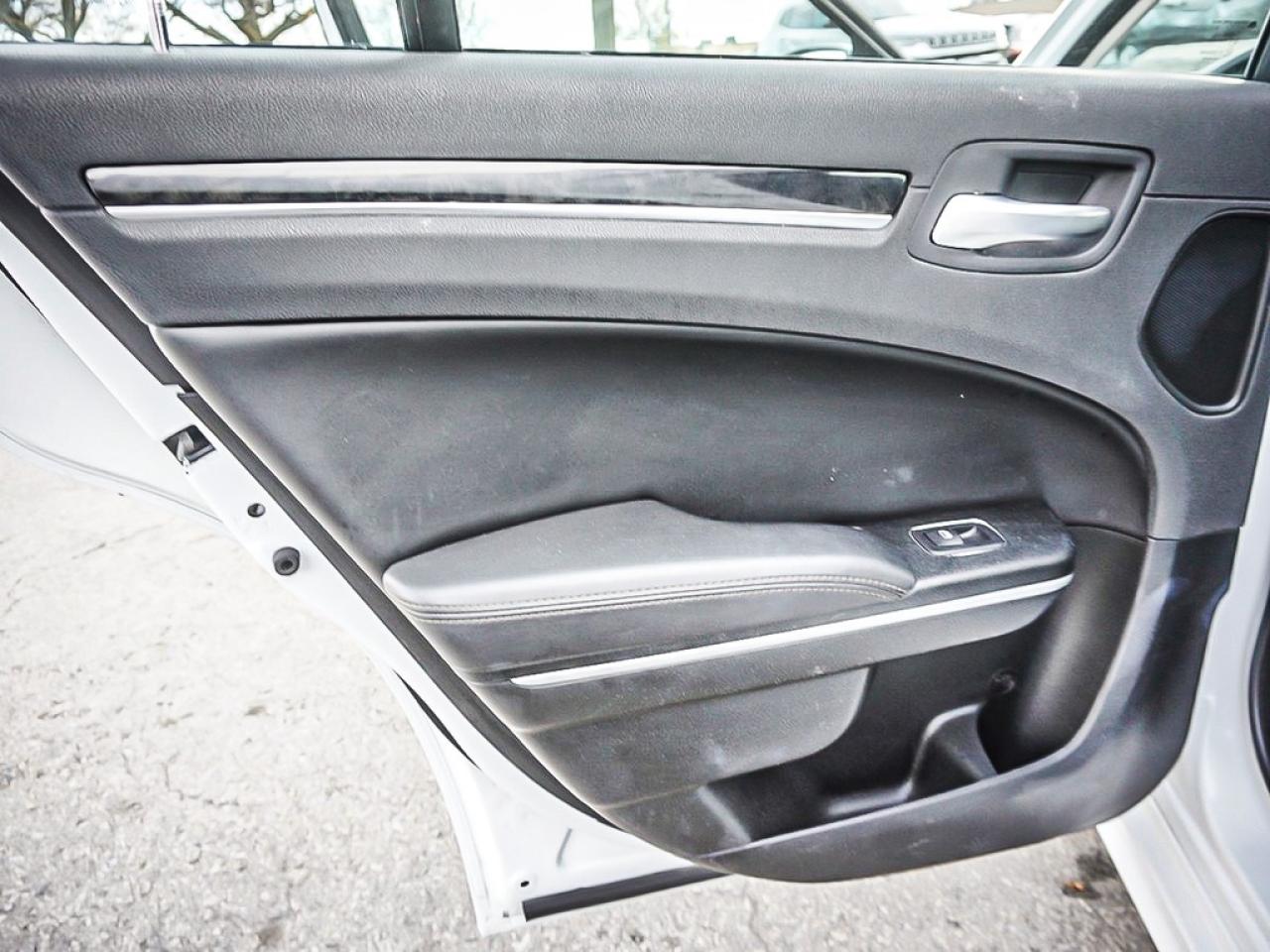 2023 Chrysler 300  Photo