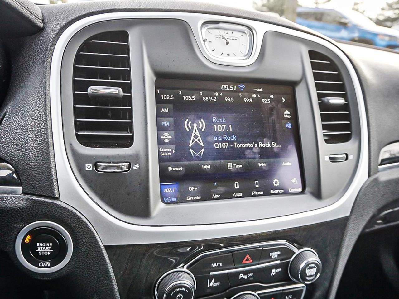 2023 Chrysler 300  Photo