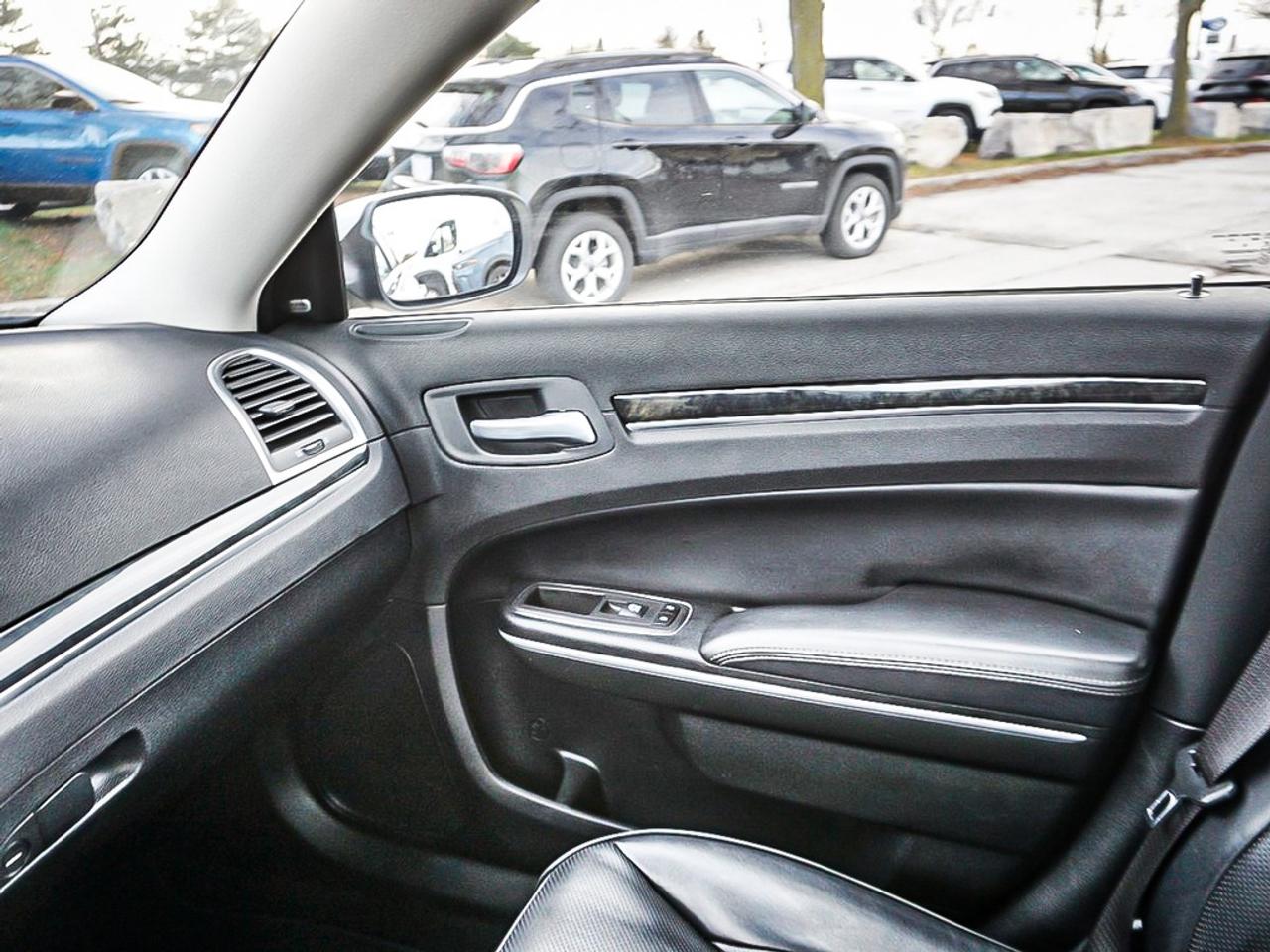 2023 Chrysler 300  Photo